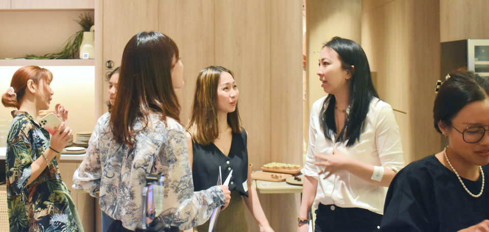 Endowus Empower event - Jasmine Chong of Lab Studios and Jaime Lee of The Paper Bunny chatting with Endowus’ Chief Client Officer, So Sin Ting, at the community event on 10 May 2023.